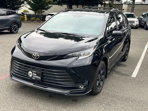 Used 2026 Toyota Sienna XLE Woodland Edition AWD/4WD image 3
