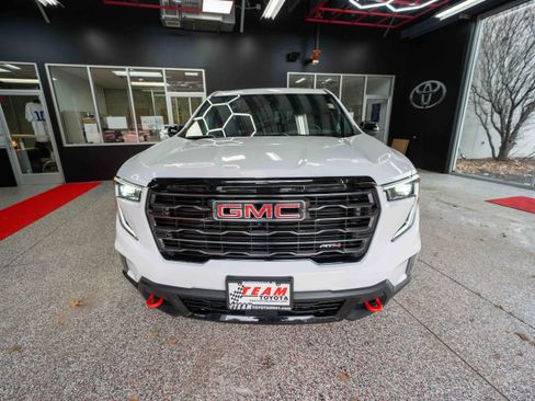 Used 2024 GMC Acadia AT4 w/ Luxury Package image 6