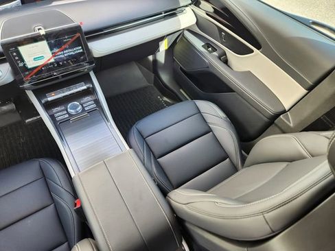 New 2025 Lincoln Nautilus Premier image 12