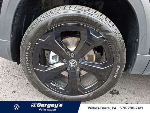 Used 2025 Volkswagen Taos SE AWD/4WD image 10