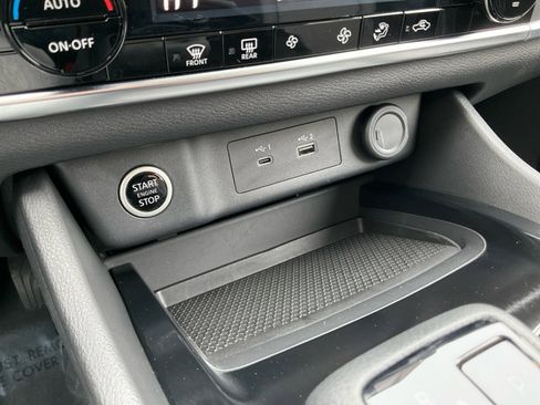 Used 2023 Nissan Rogue SV image 22