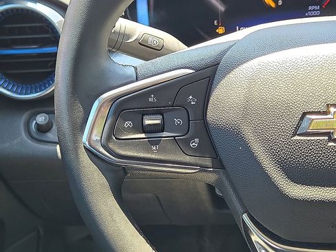 Used 2025 Chevrolet Trax LT w/ Sunroof Package FWD image 19