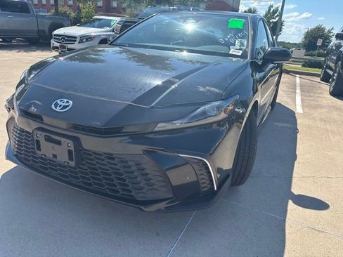 Used 2025 Toyota Camry SE w/ Convenience Package FWD image 6