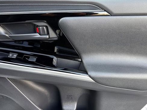 Certified 2025 Toyota bZ4X FWD image 19