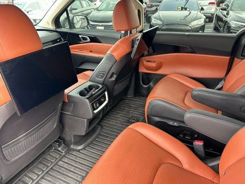 Used 2025 Kia Carnival SX Prestige image 31