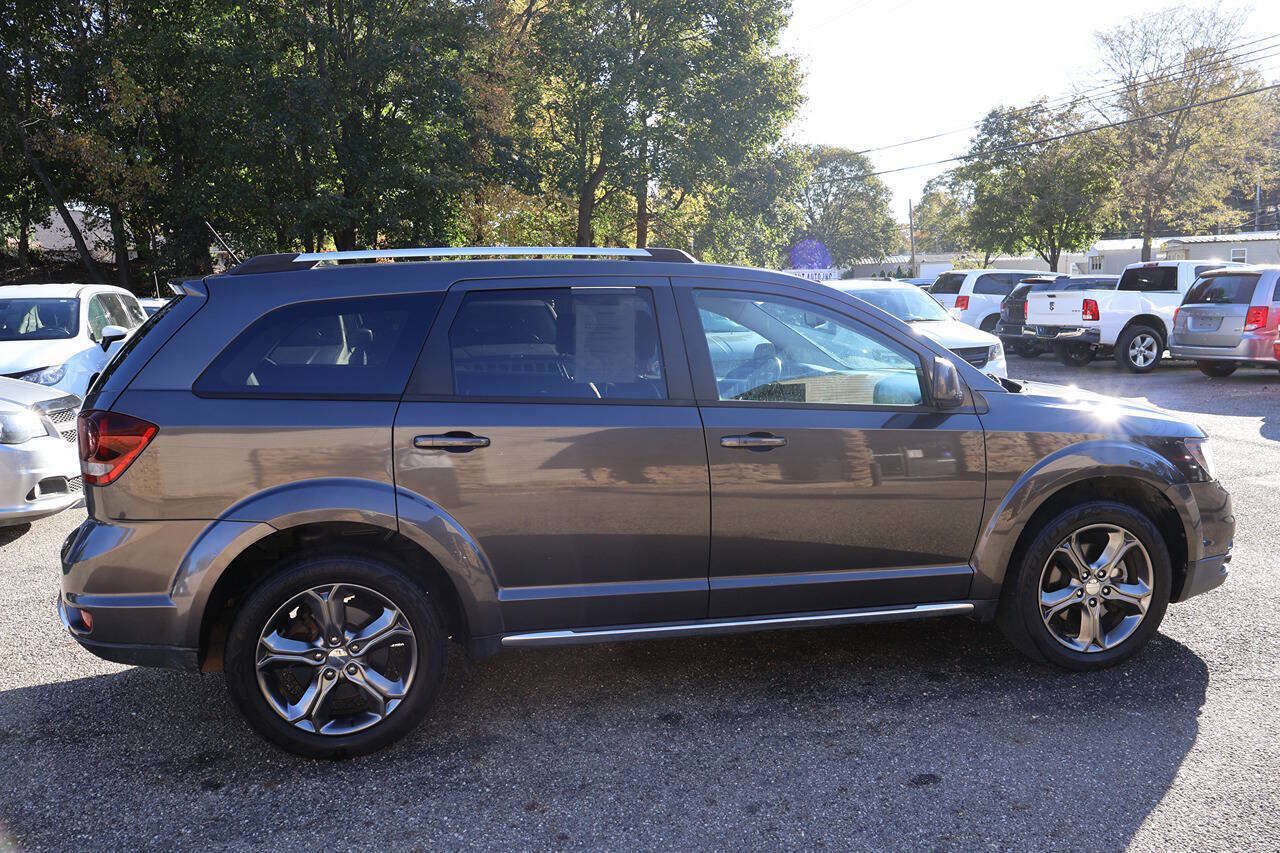 Used 2017 Dodge Journey Crossroad FWD image 9
