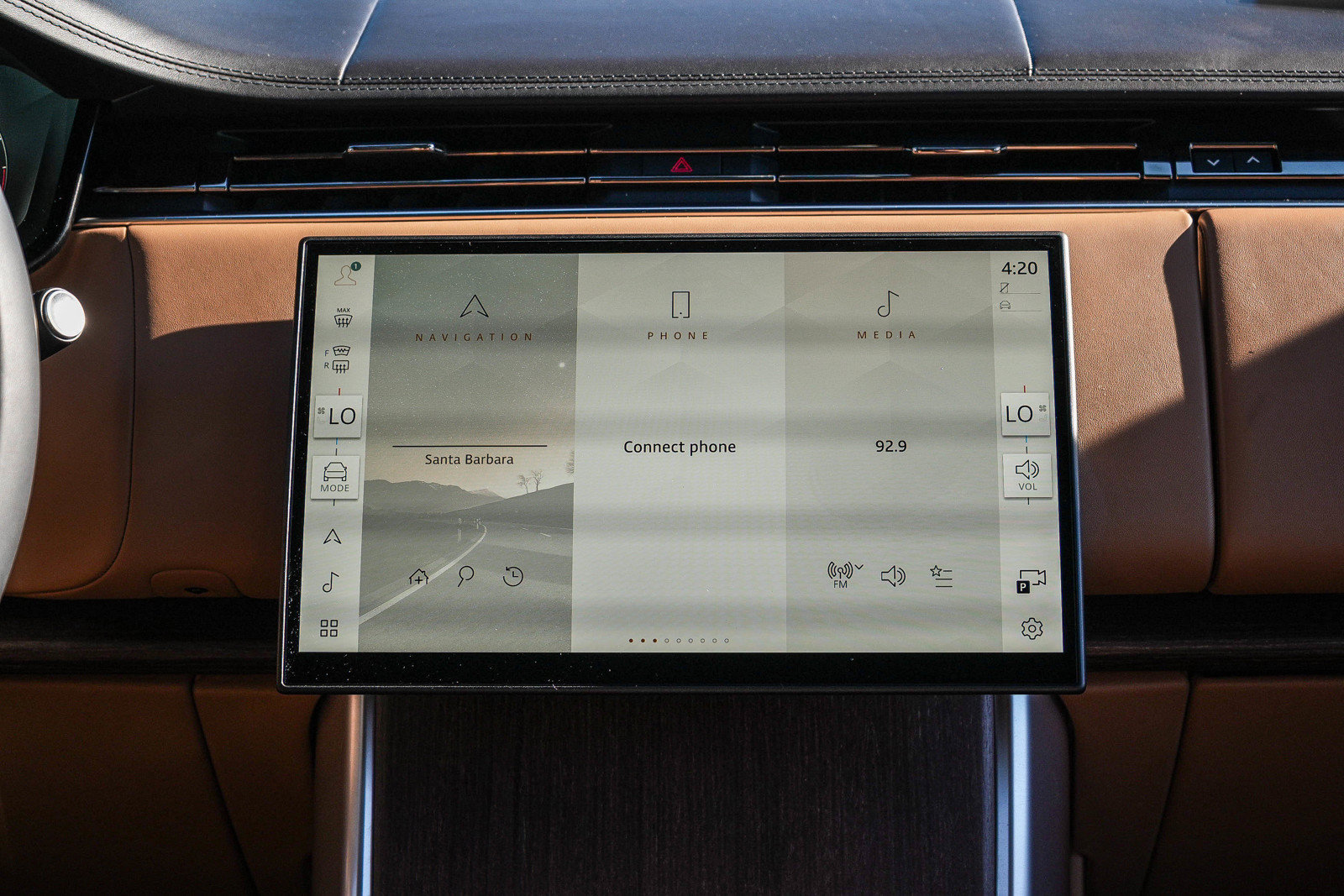 Certified 2025 Land Rover Range Rover SE AWD/4WD image 14