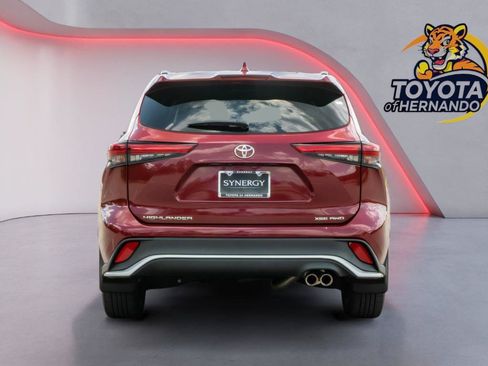 Used 2021 Toyota Highlander XSE AWD/4WD image 6