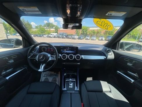 Used 2025 Mercedes-Benz GLB 250 4MATIC image 21