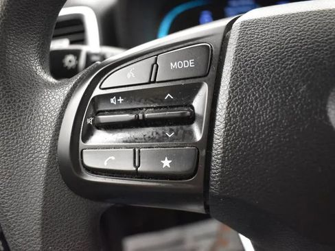 Used 2023 Hyundai Venue SE image 24