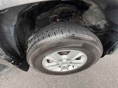 Used 2016 Toyota Tundra SR5 w/ SR5 Upgrade Package image 30