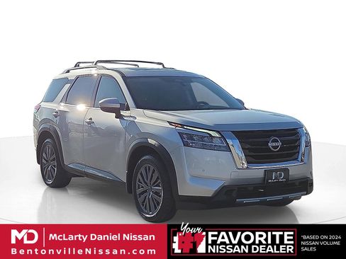 Used 2024 Nissan Pathfinder SL w/ SL Premium Package image 1