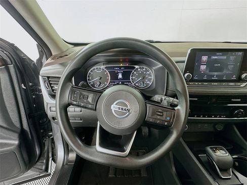 Used 2021 Nissan Rogue SV image 11