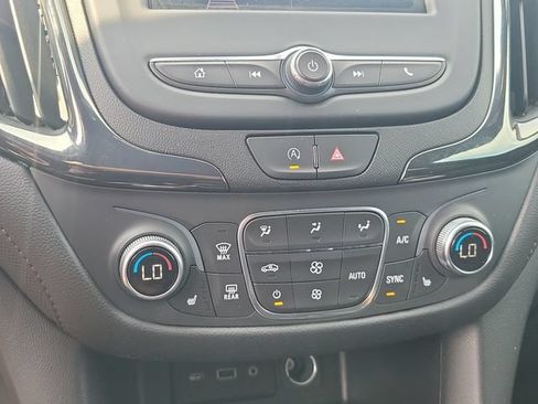 Used 2022 Chevrolet Equinox RS FWD image 20