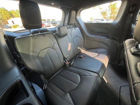 New 2026 Chrysler Pacifica Select image 18