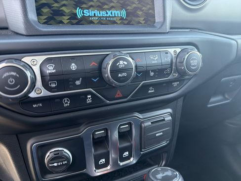 Certified 2022 Jeep Wrangler Sport AWD/4WD image 14