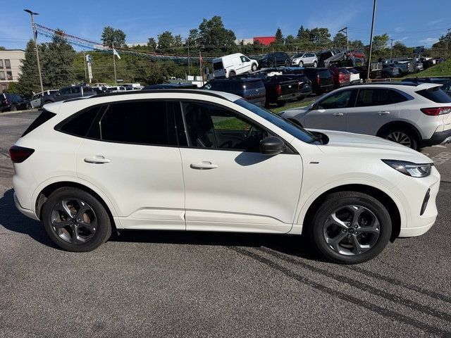 Used 2023 Ford Escape ST-Line w/ Tech Pack #1 AWD/4WD image 9