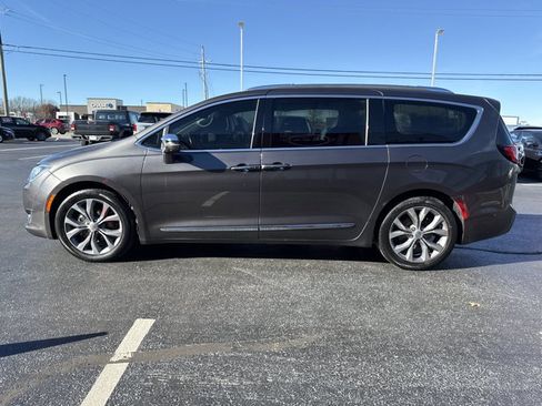 Used 2020 Chrysler Pacifica Limited image 16