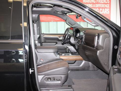 Used 2025 Chevrolet Silverado 1500 High Country w/ Midnight Edition AWD/4WD image 41