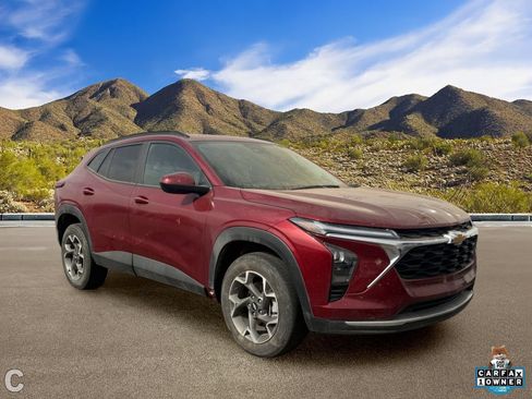 Used 2025 Chevrolet Trax LT w/ Driver Confidence Package FWD image 5