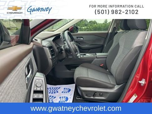 Used 2023 Nissan Rogue SV FWD image 21