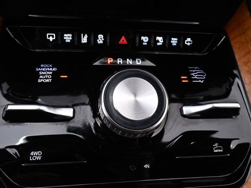 Used 2022 Jeep Grand Wagoneer Series III w/ Rear Seat Video Group 1 image 33