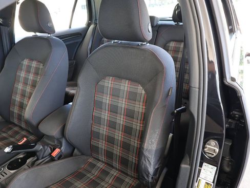 Used 2017 Volkswagen Golf 4-Door FWD image 20