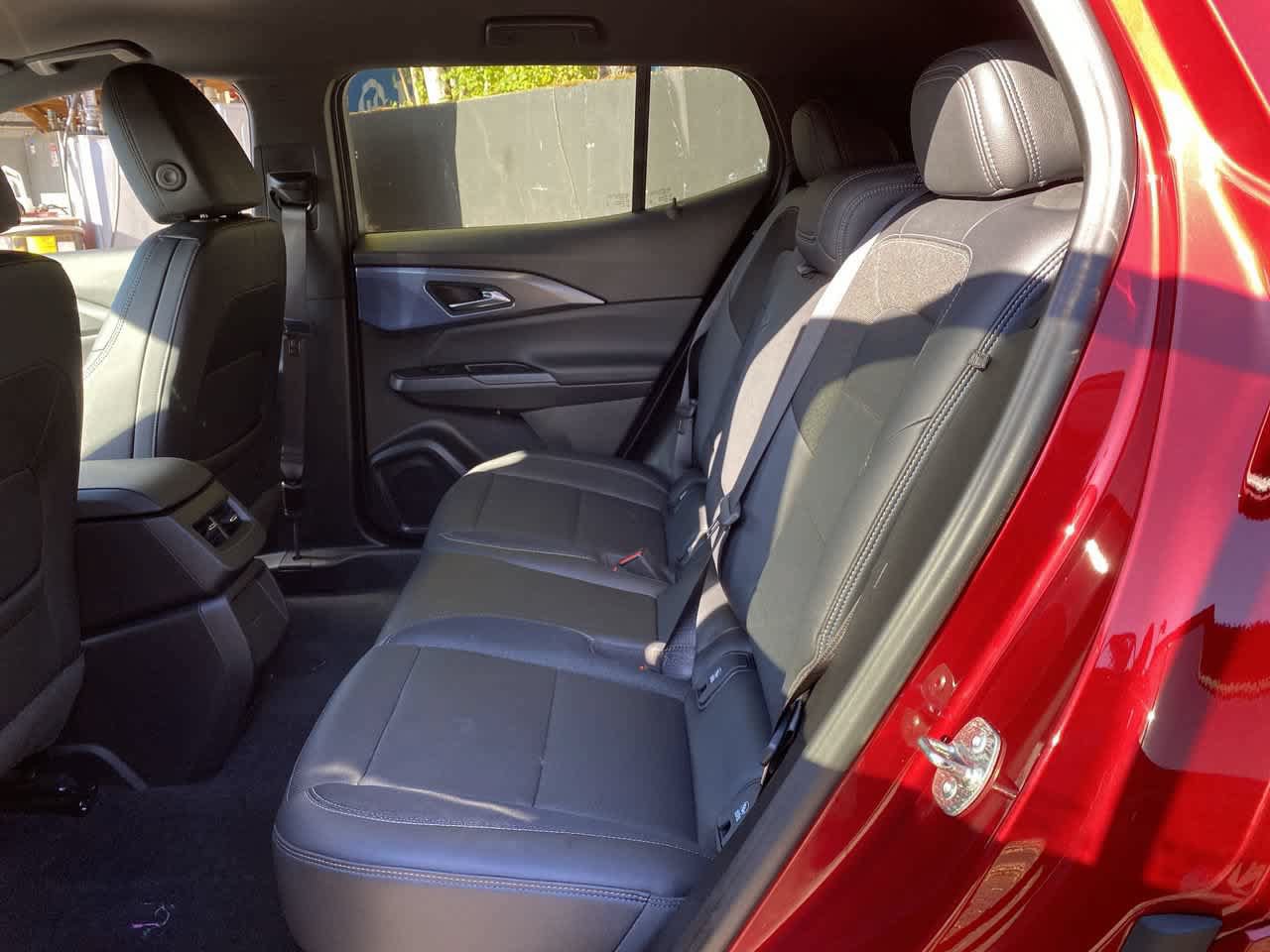 Used 2024 Chevrolet Equinox EV LT w/ LPO, Blackout Package AWD/4WD image 16
