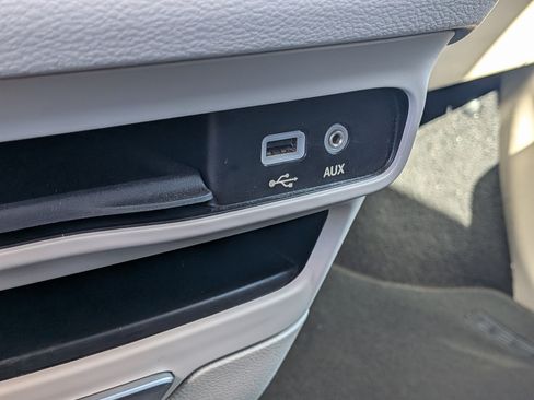 Used 2017 Chrysler Pacifica Touring-L w/ Tire & Wheel Group FWD image 30