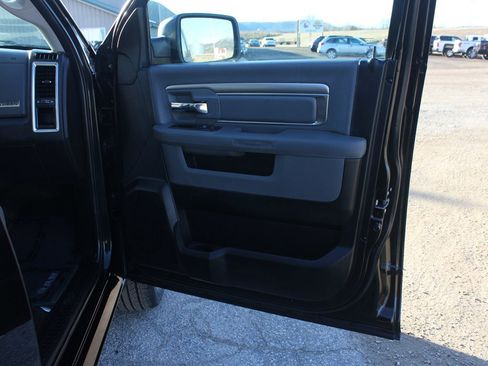 Used 2018 RAM 1500 Classic SLT image 35