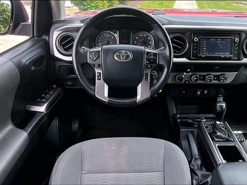 Used 2019 Toyota Tacoma SR5 AWD/4WD image 17