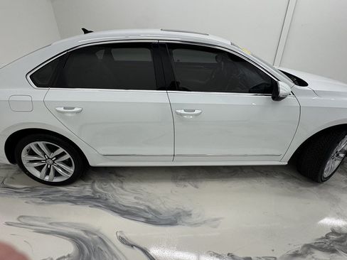 Used 2017 Volkswagen Passat 1.8T SEL Premium FWD image 9