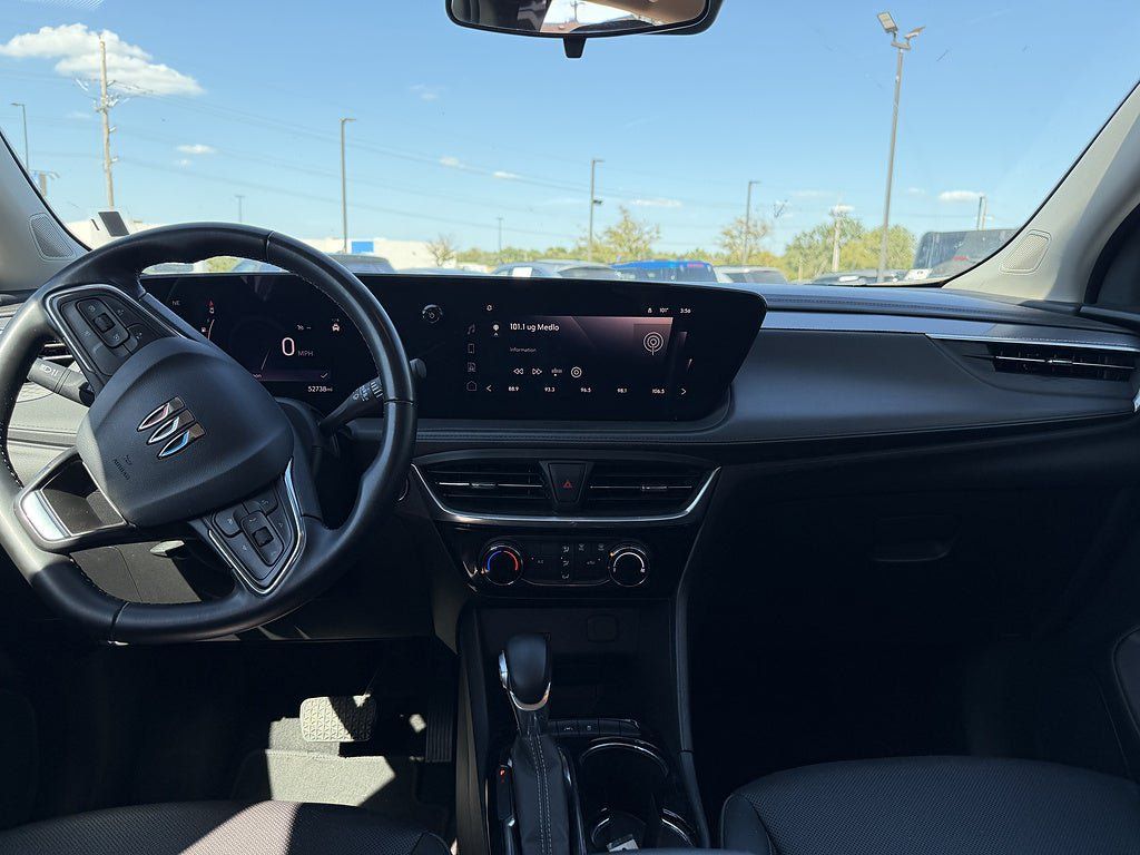 Used 2024 Buick Encore GX Sport Touring FWD image 8