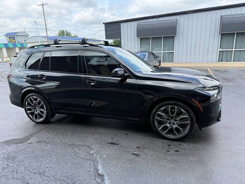 Used 2023 BMW X7 xDrive40i w/ M Sport Package AWD/4WD image 6