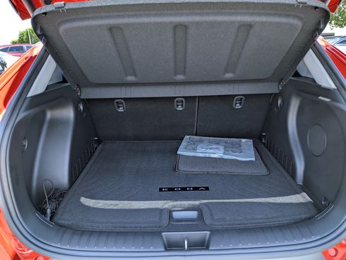 Used 2025 Hyundai Kona Limited FWD image 11