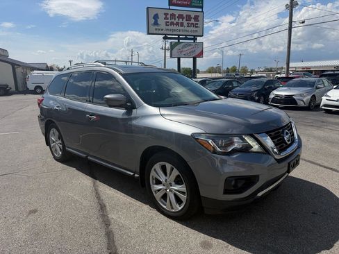Used 2018 Nissan Pathfinder SL w/ SL Premium Package FWD image 4