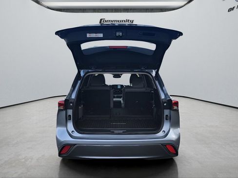 Used 2021 Toyota Highlander Limited image 12