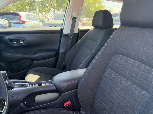 Used 2023 Honda HR-V LX image 11