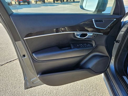 Used 2017 Volvo XC90 T6 Momentum w/ Vision Package image 19