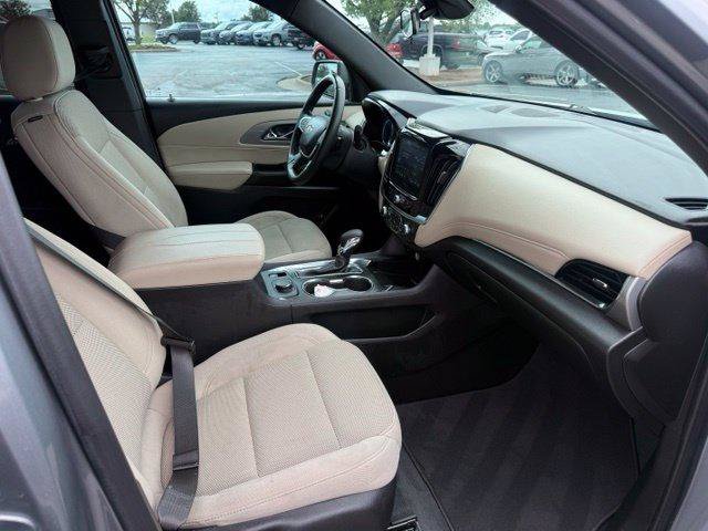 Used 2023 Chevrolet Traverse LT w/ LPO, Cargo Package AWD/4WD image 5
