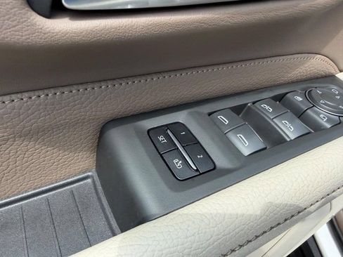 Used 2022 GMC Yukon Denali AWD/4WD image 21