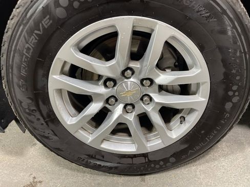 Used 2023 Chevrolet Suburban LT image 45