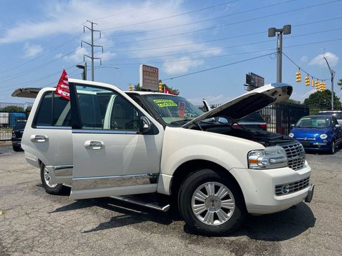 Used 2007 Lincoln Navigator Ultimate image 13