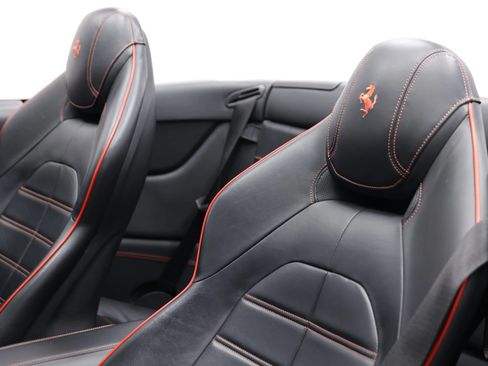 Used 2017 Ferrari California T RWD image 17