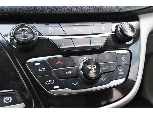 Used 2018 Chrysler Pacifica Touring Plus image 27