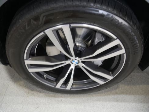 Used 2023 BMW X7 xDrive40i w/ M Sport Package AWD/4WD image 11