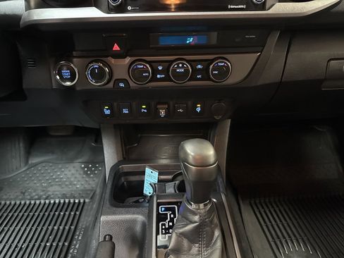 Used 2021 Toyota Tacoma TRD Off-Road w/ Technology Package image 19