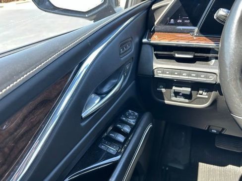 Used 2021 Cadillac Escalade ESV Sport Platinum AWD/4WD image 19