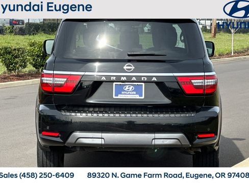 Used 2023 Nissan Armada SV image 4
