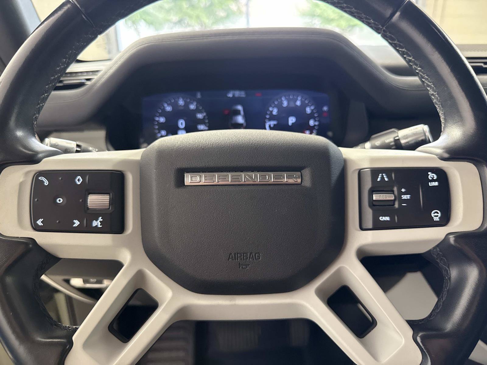 Used 2020 Land Rover Defender 110 SE AWD/4WD image 23